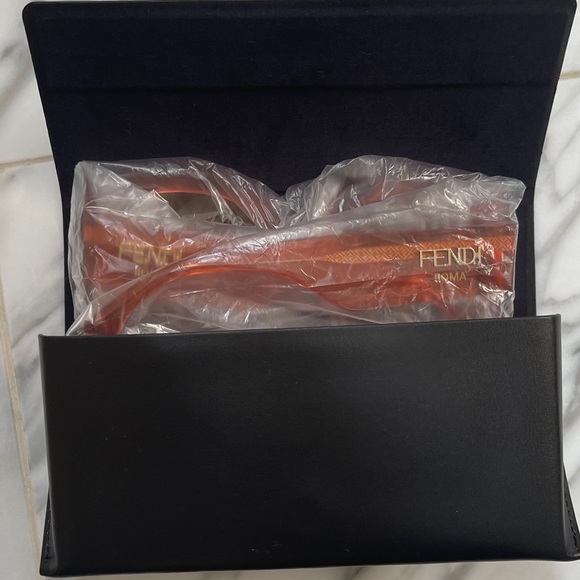 FENDI ,2025 ONE OF TOP SUNGLASS COLOR, ORANGE, THIS PAIR IS TRANSPARENT … - Picture 14 of 16